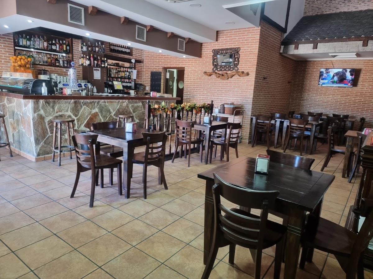 Cordero Asado Segoviano con patatas panaderas